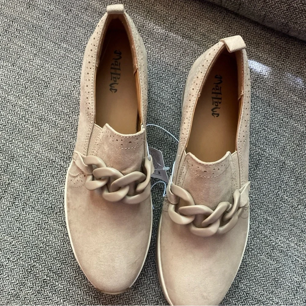 Size 11 Fits like 10-10.5 Mad Love Beige Chain Detail Wedge Loafers